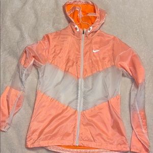 Super cute Nike windbreaker!